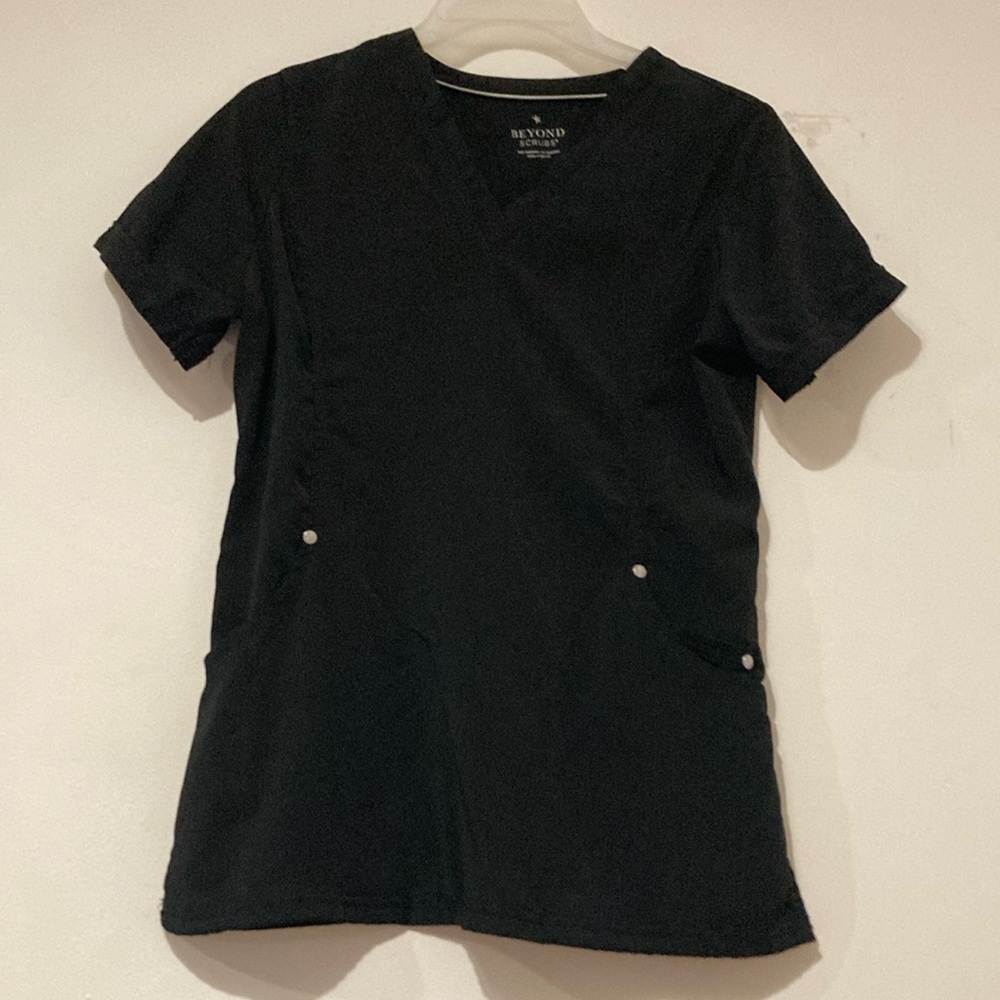 Rich Black Scrub Top. Great Black Scrub Top in Excellent pre~loved condi…